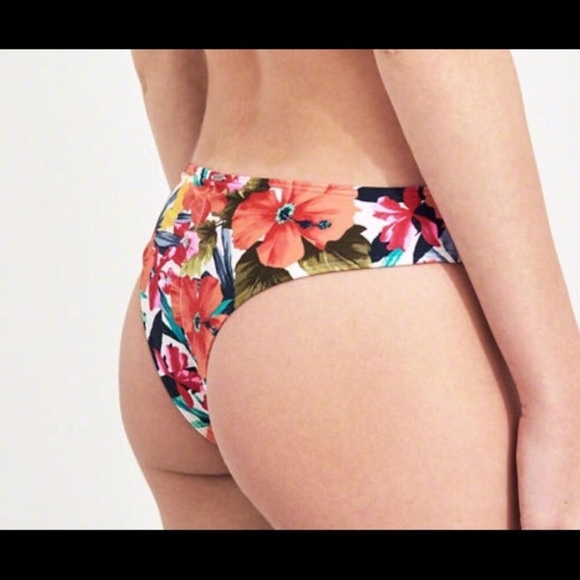 Hollister Swim top and extra cheeky bottoms size L - Picture 6 of 8